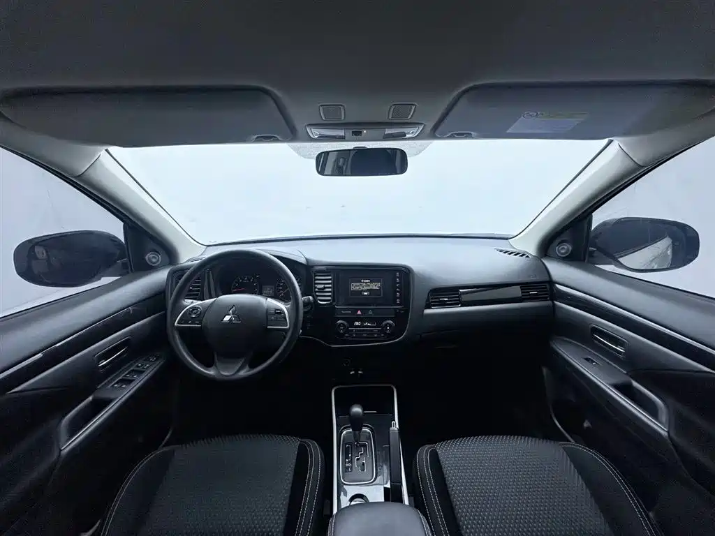 MITSUBISHI OUTLANDER
