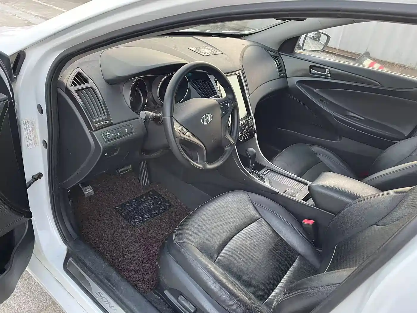 Hyundai Sonata 2014 2.4L Automatic Luxury Edition China IV фото 9