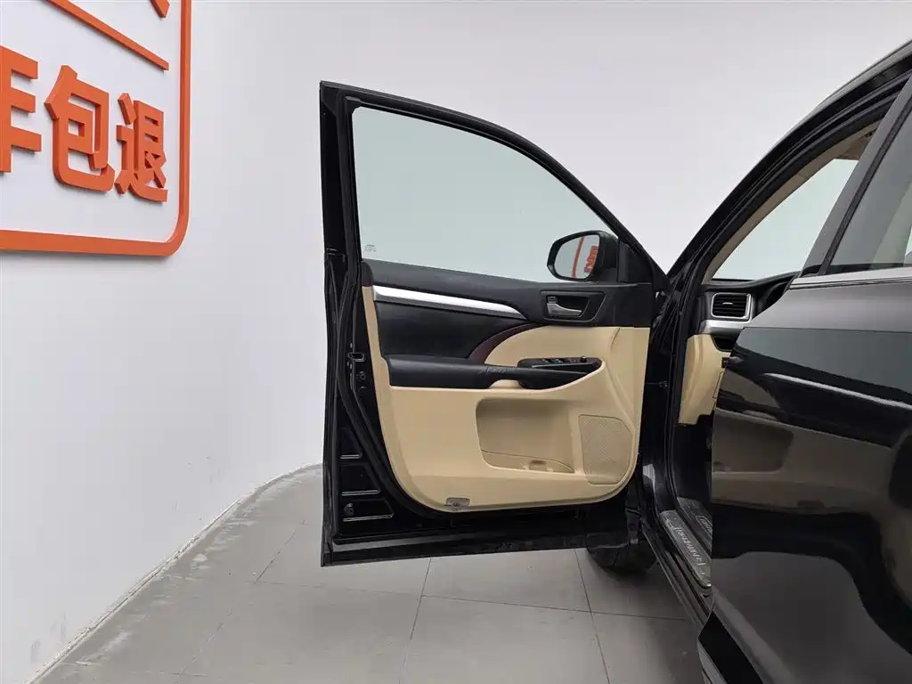Toyota Highlander 2015 2.0T AWD Elite Edition 7-seater фото 8