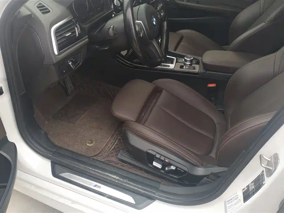 BMW 1 Series 2023 120i M Sport фото 9