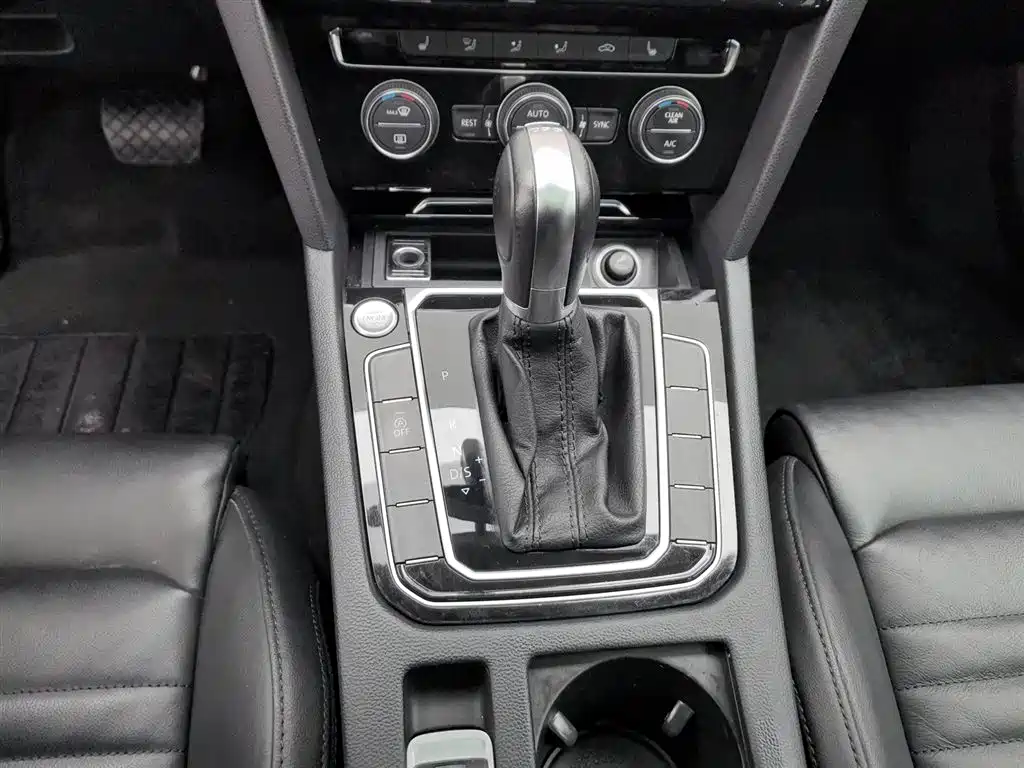 Volkswagen Magotan 2019 330TSI DSG Luxury Class China VI фото 13