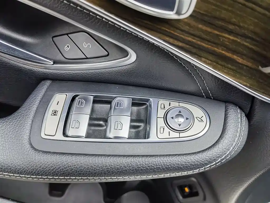Mercedes-Benz GLC 2019 GLC 260 4MATIC Luxury фото 9