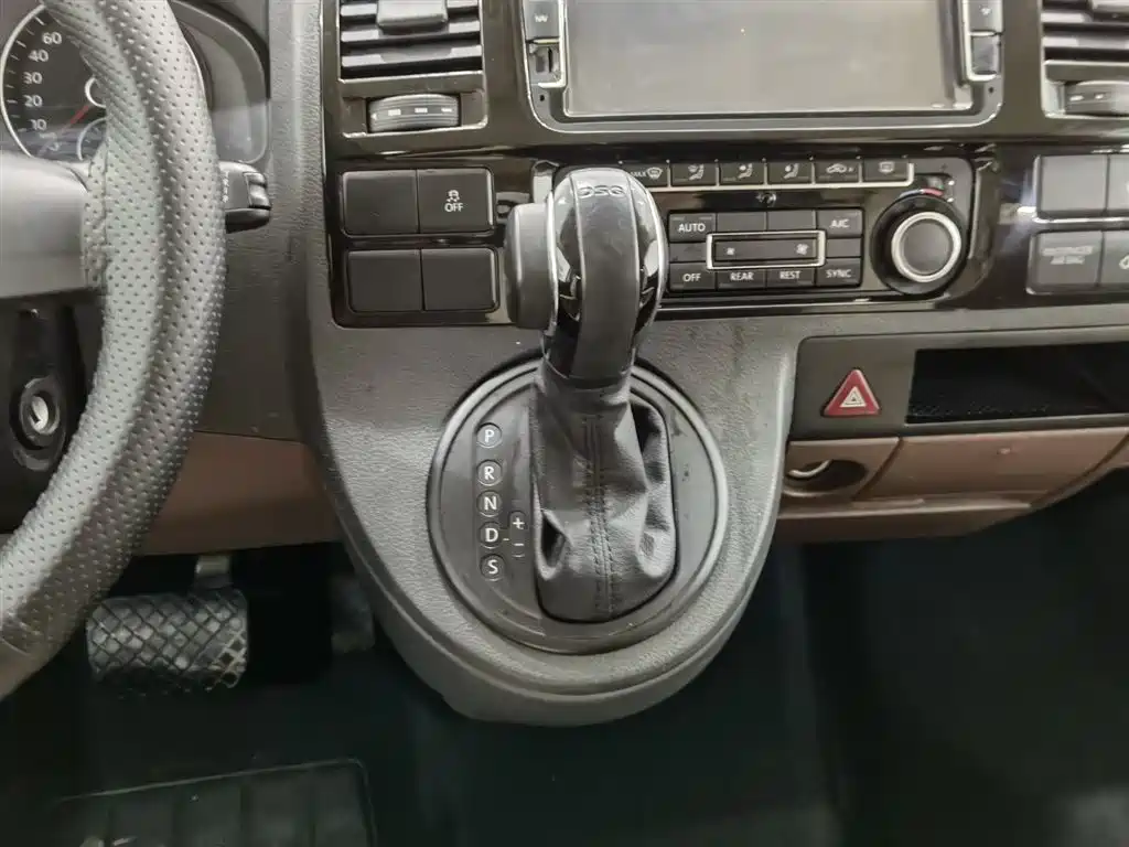 Volkswagen Caravelle 2015 2.0TSI 4WD Comfort фото 13