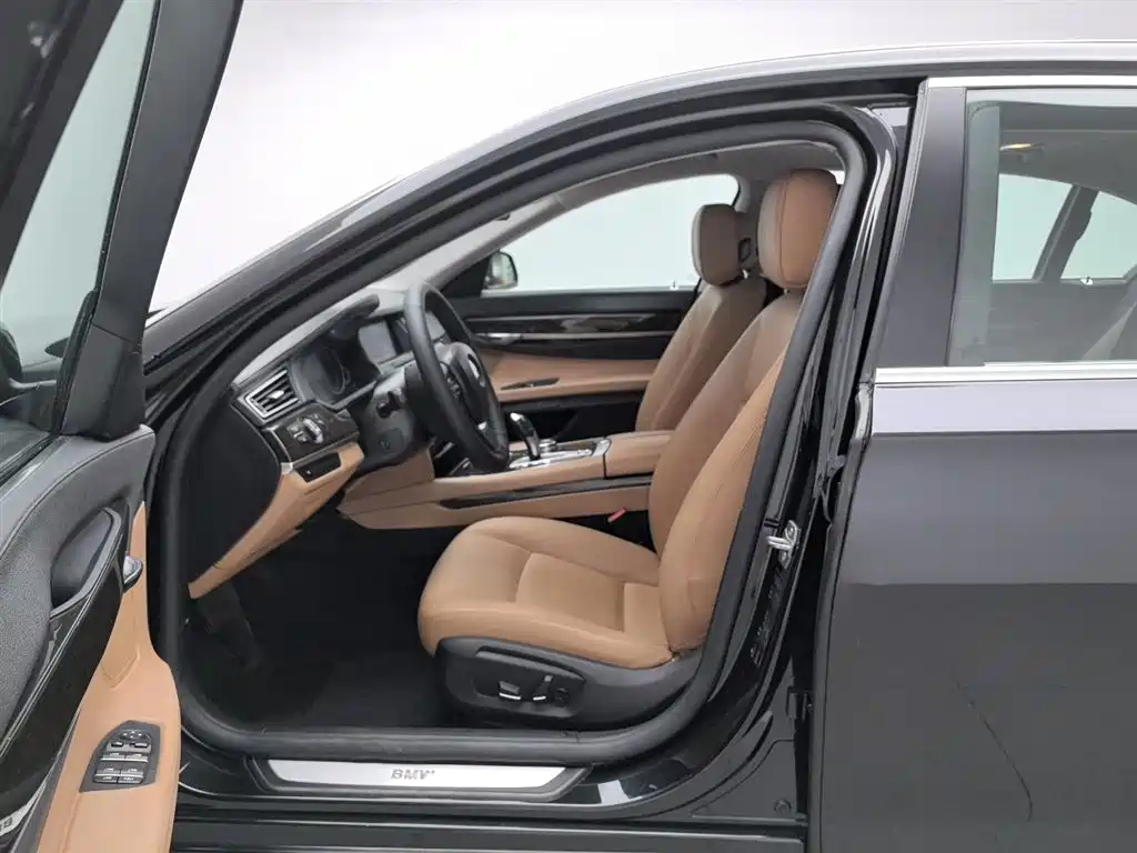 BMW 7 Series 2014 730Li Premium фото 10