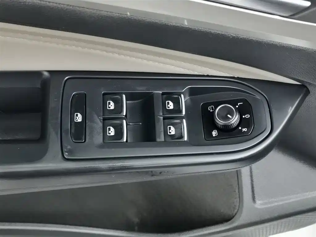 Volkswagen Golf 2021 280TSI DSG 30th Anniversary Edition фото 9