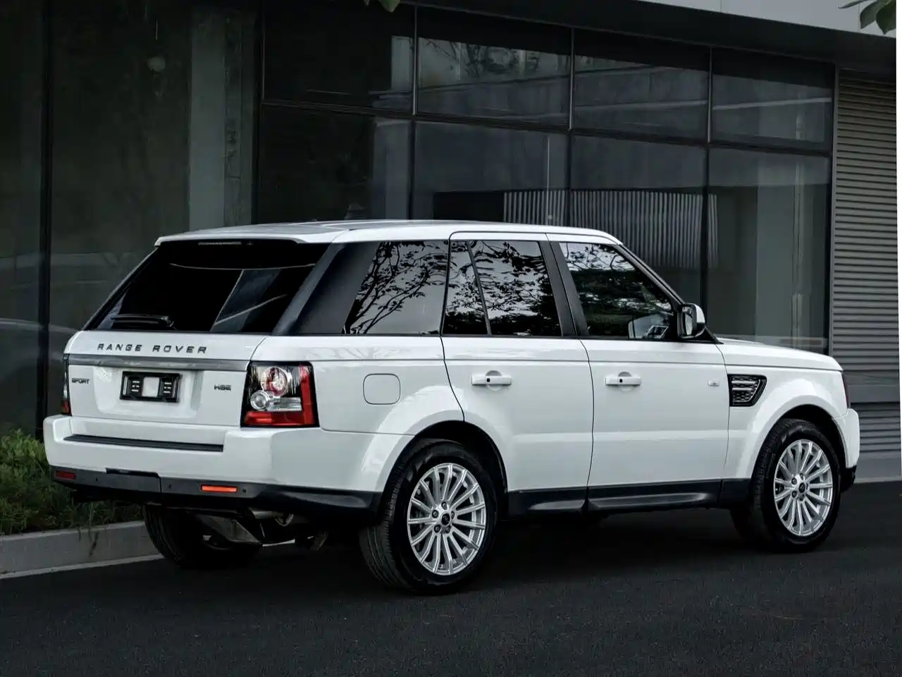 Land Rover Range Rover Sport 2013 2012 5.0 NA V8 HSE