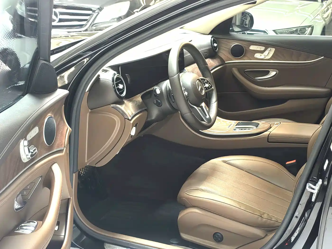 Mercedes-Benz E-Class 2019 E 300 L Fashion фото 4