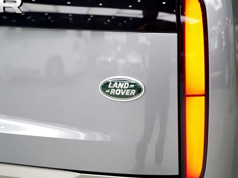Land Rover Range Rover 2023 3.0 L6 360PS Golden Age Edition фото 29