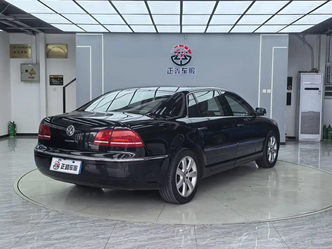 Volkswagen Phaeton 2011 3.6L V6 5-Seater Extended Comfort фото 20