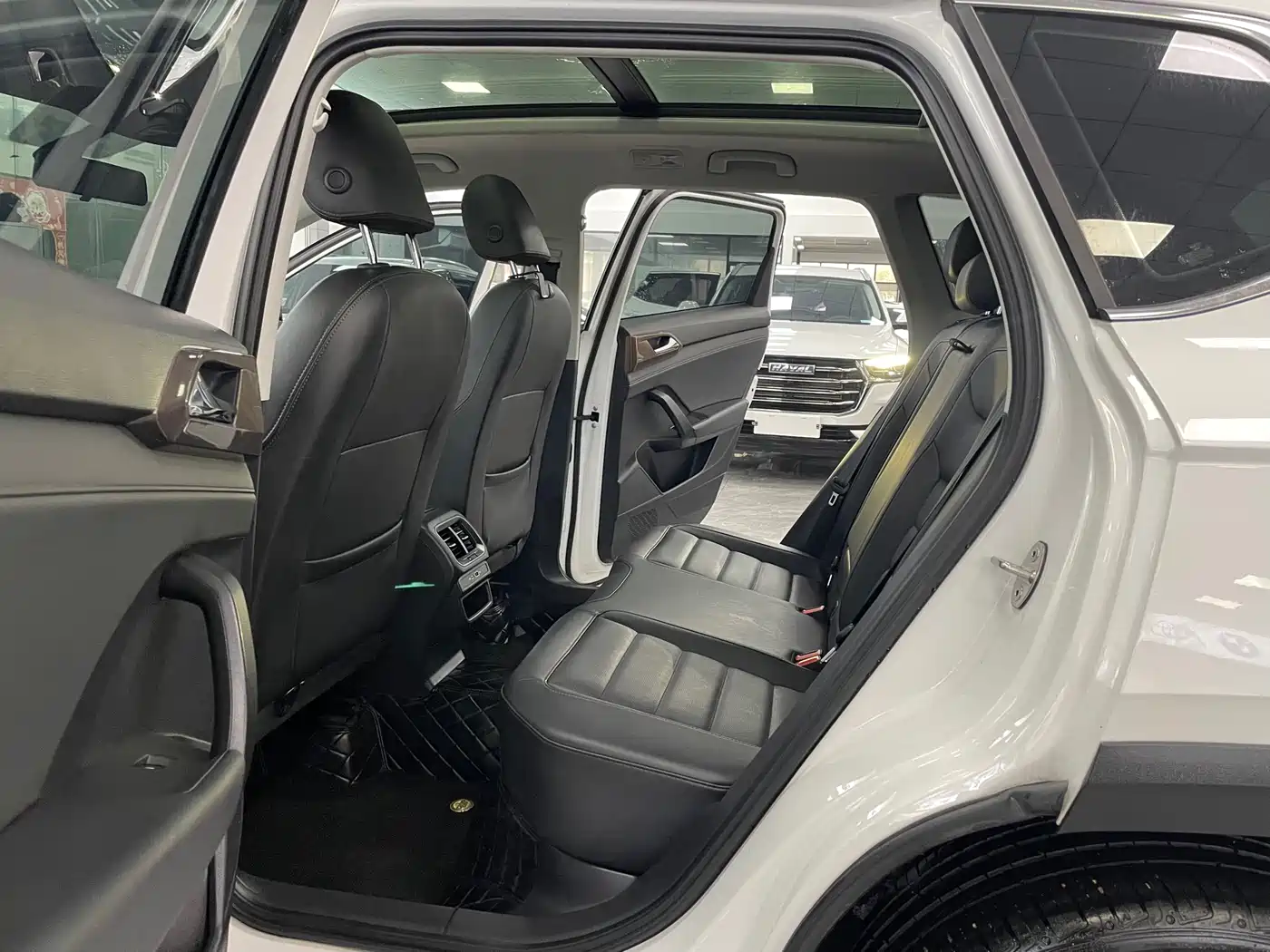 Volkswagen Tharu 2022 280TSI FWD Luxury Edition фото 6