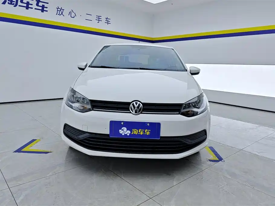 Volkswagen Polo 2014 1.4L Manual Trend Edition фото 2