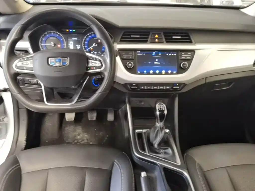 Фото 10 - Geely Vision X3