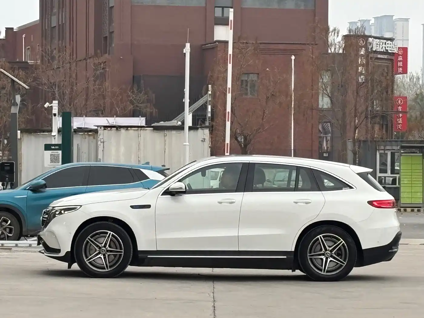 MERCEDES-BENZ EQC