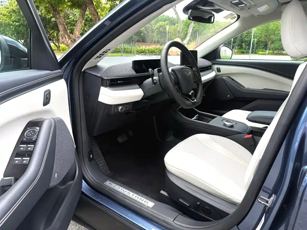 Ford Mustang Mach-E 2022 2021 Boundless RWD Luxury (Long Range)