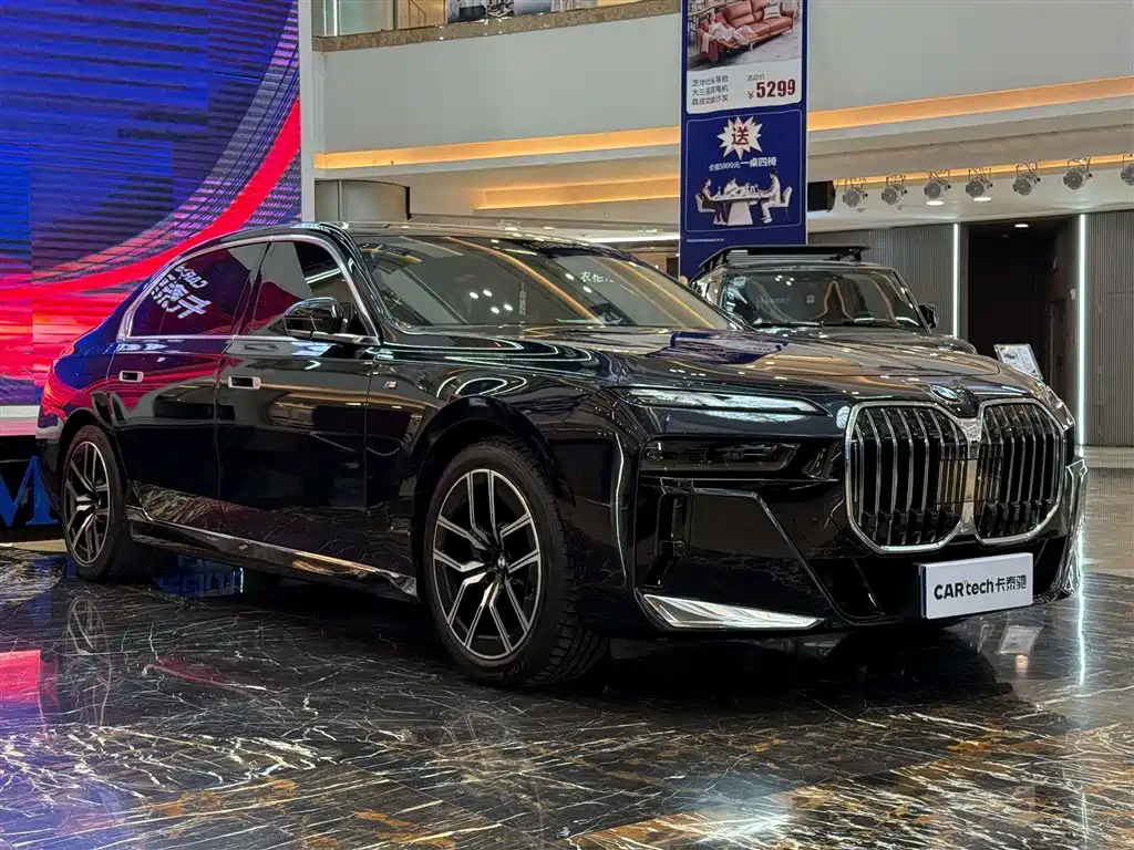 BMW 7 Series 2023 Model 735Li M Sport Package фото 13