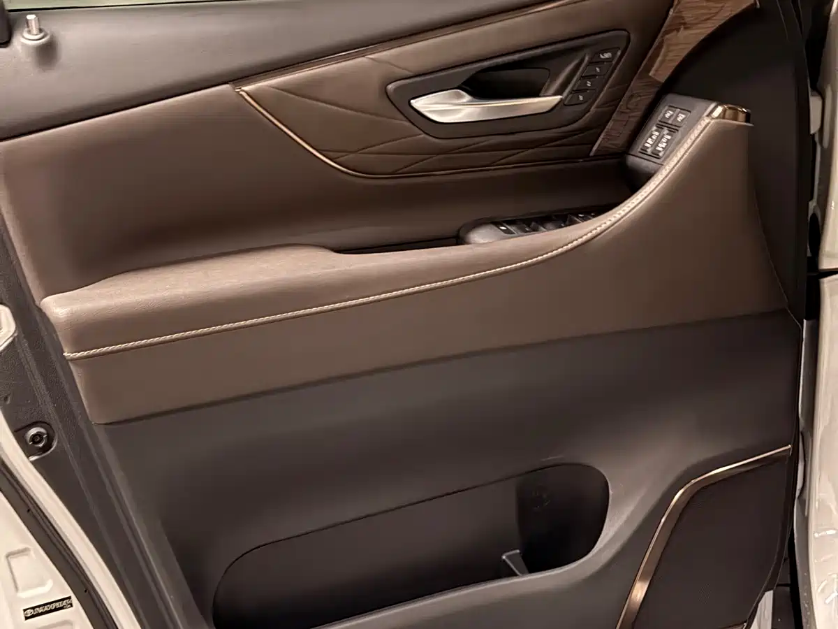 Toyota Alphard 2024 Hybrid 2.5L Ultimate Enjoyment Edition фото 6