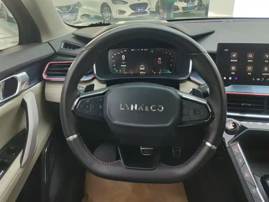 Lynk & Co 06 2020 1.5T Halo фото 15