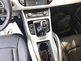 Фото 14 - Geely Atlas