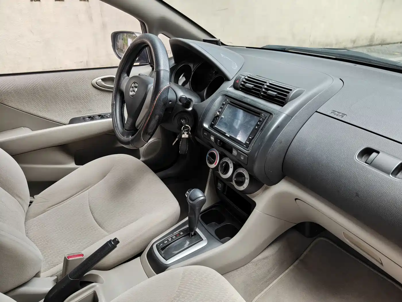 Everus S1 2012 2012 1.3L Automatic Comfort