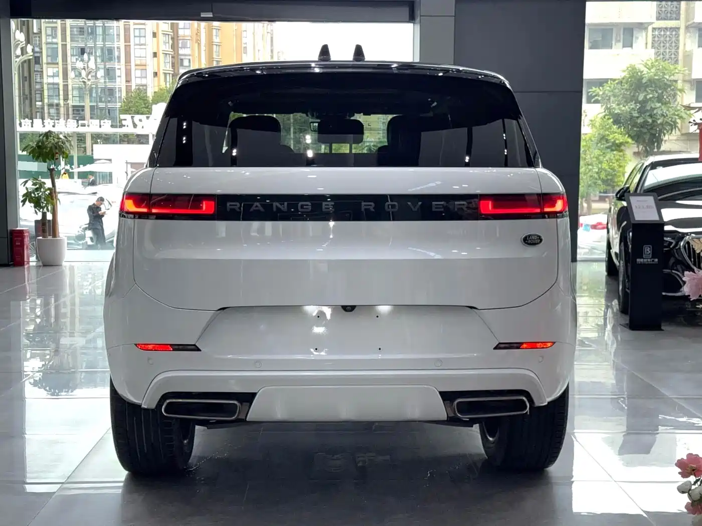 Land Rover Range Rover Sport 2023 400PS Dynamic SE фото 12