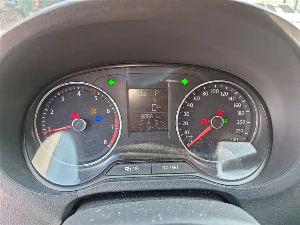 Volkswagen Polo 2016 1.6L Automatic Comfort фото 8