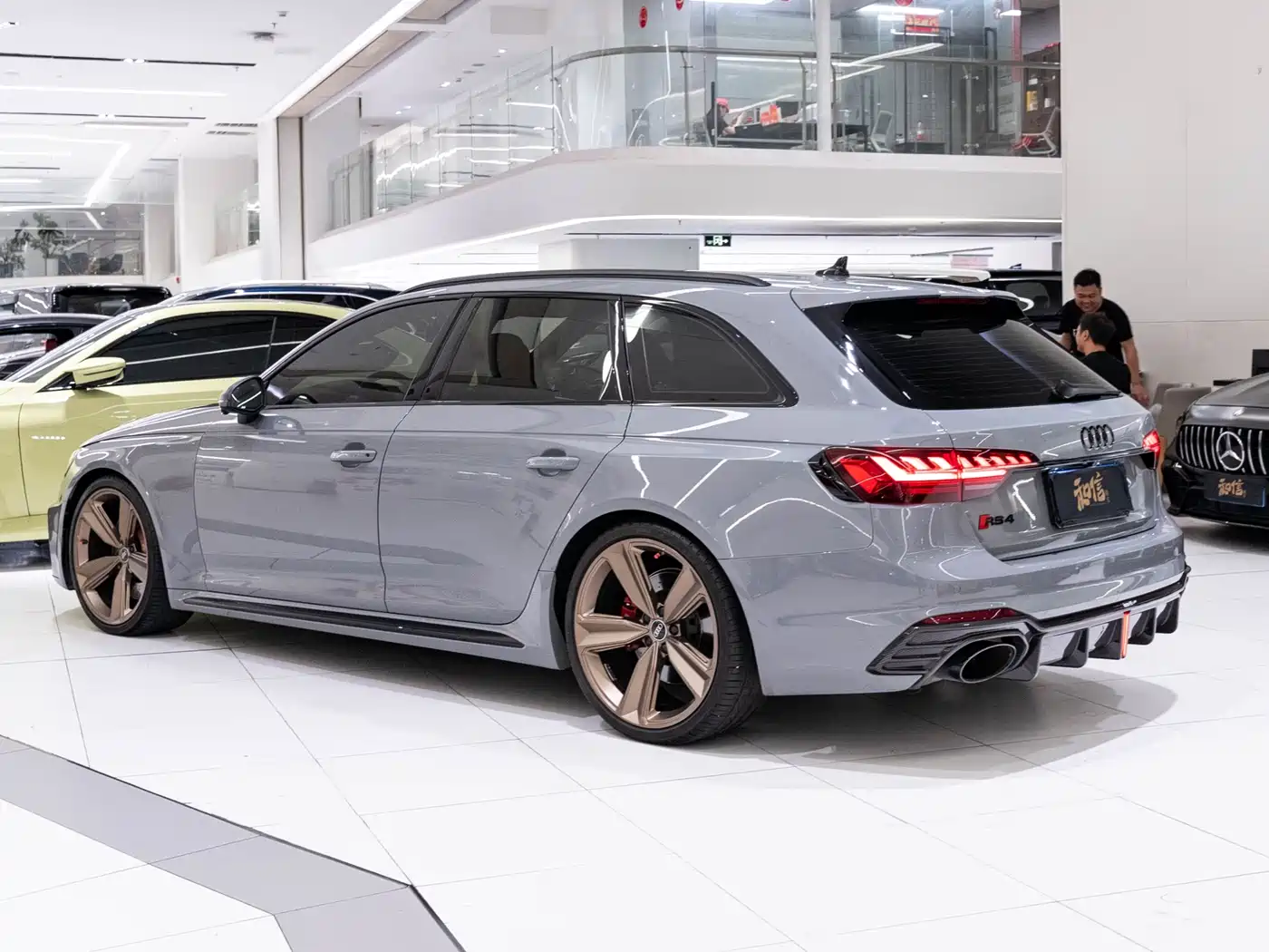 Audi RS 4 2022 RS4 Avant Dark Gold Edition фото 5