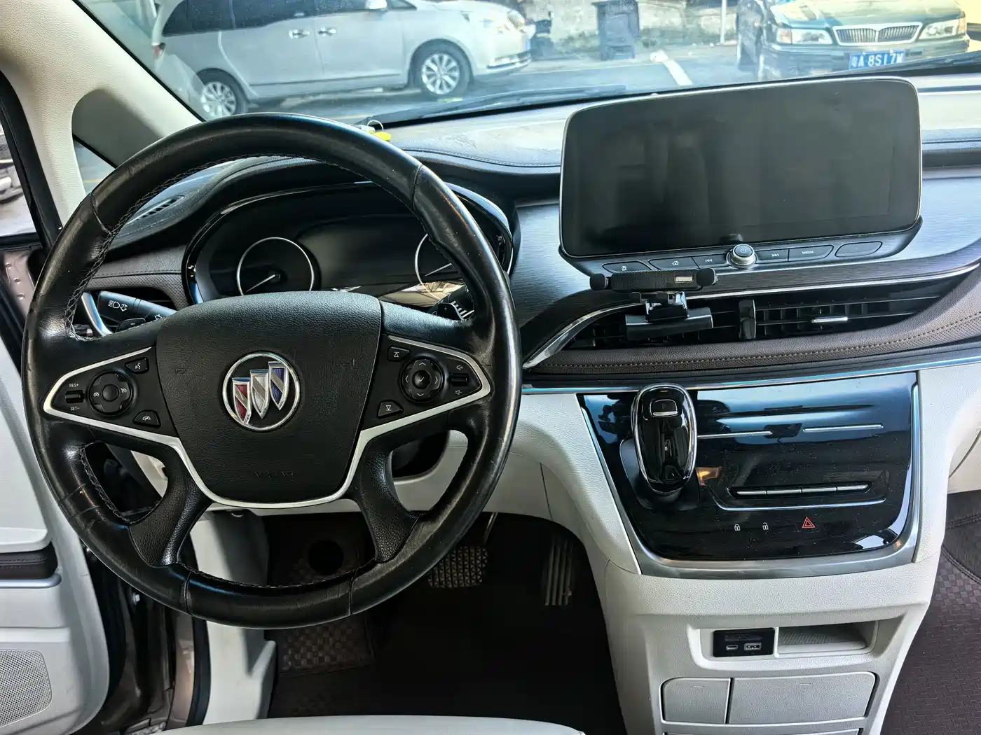 Photo 8 - Buick GL8