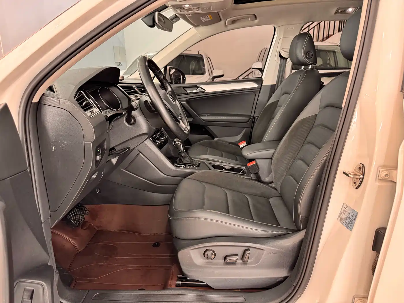Volkswagen Tiguan L 2019 330TSI Automatic 2WD Smart Luxury Edition China VI фото 8
