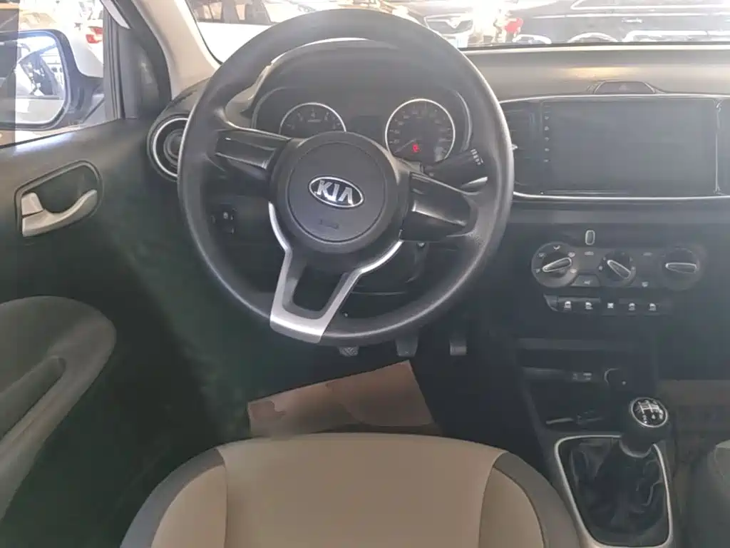 Photo 11 - Kia Pegas