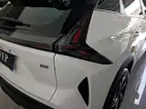Фото 8 - Geely Atlas