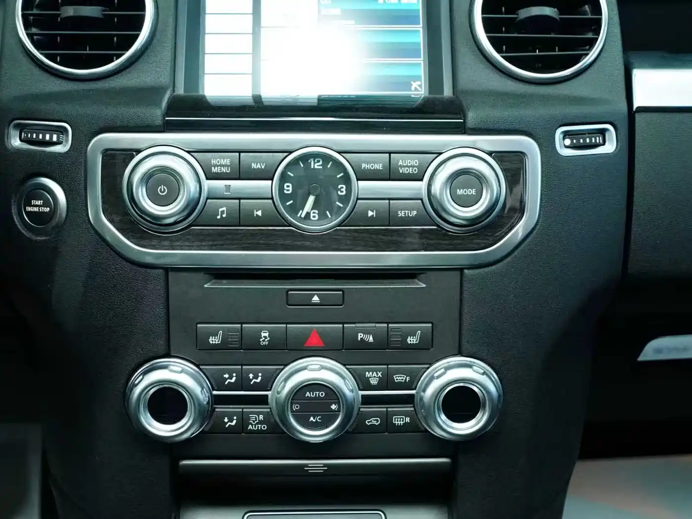Land Rover Discovery 2014 3.0 SC V6 HSE фото 10