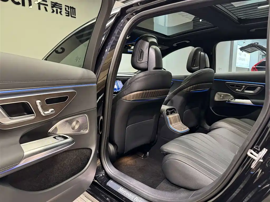 Mercedes-Benz E-Class 2024 Model E 300 L Luxury фото 21