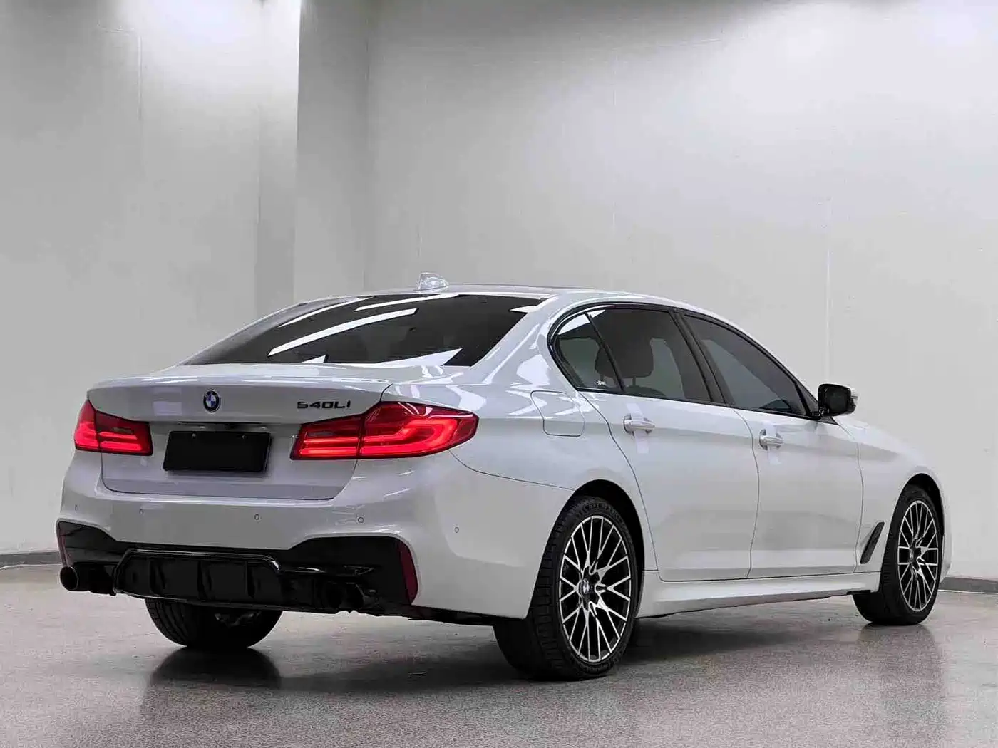 BMW 5 Series 2018 Facelift 530Li Exclusive M Sport Package фото 27