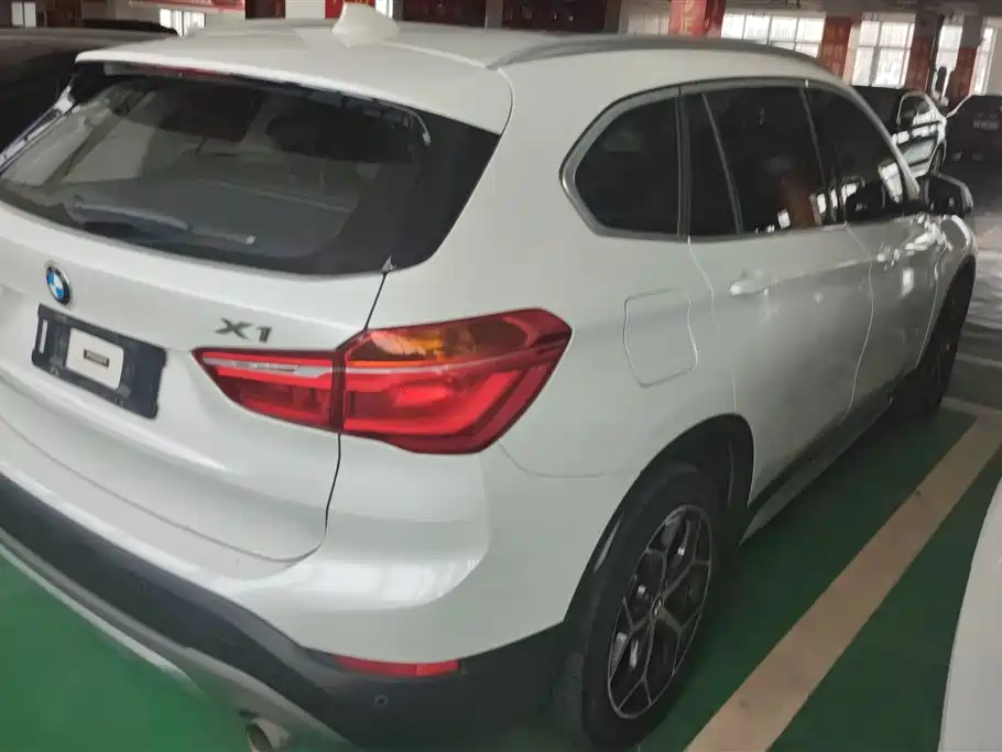 BMW X1 2018 xDrive20Li Premium Model фото 3