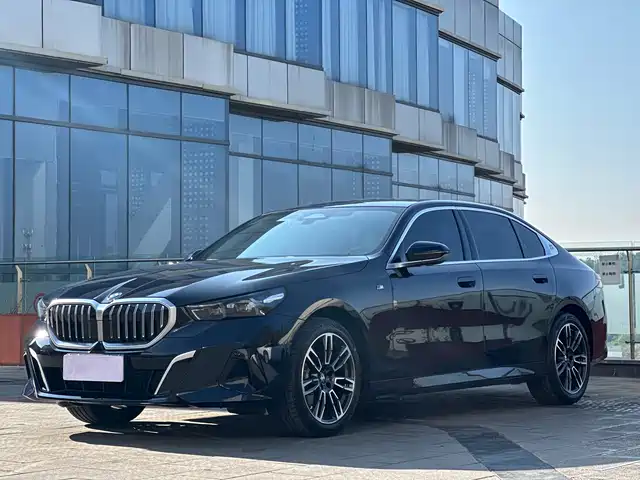BMW 5 Series 2024 525Li M Sport Package