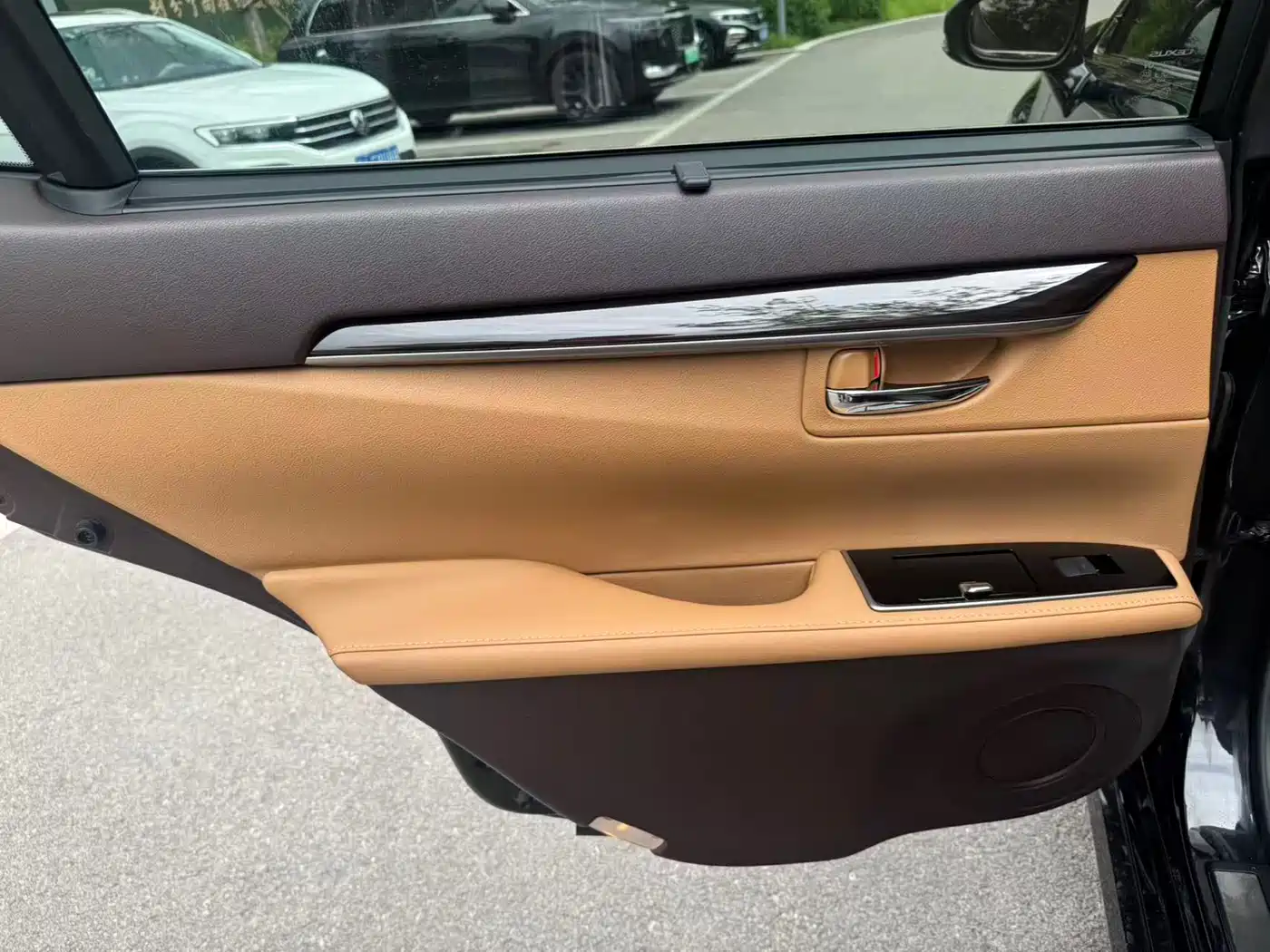 Lexus ES 2015 250 Elegance Edition фото 6