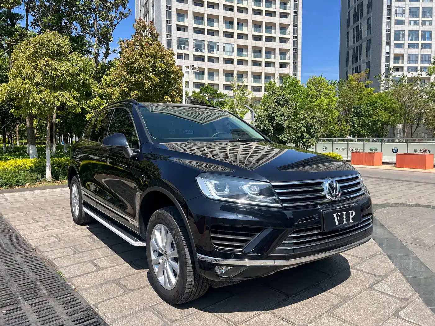 VOLKSWAGEN TOUAREG