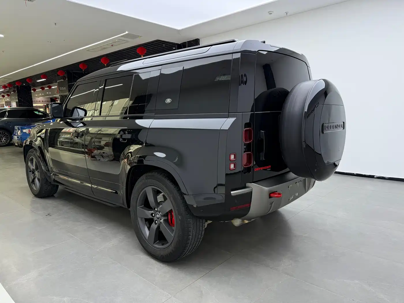 Land Rover Defender 2023 Model 110 3.0T P400 X-DYNAMIC HSE фото 4