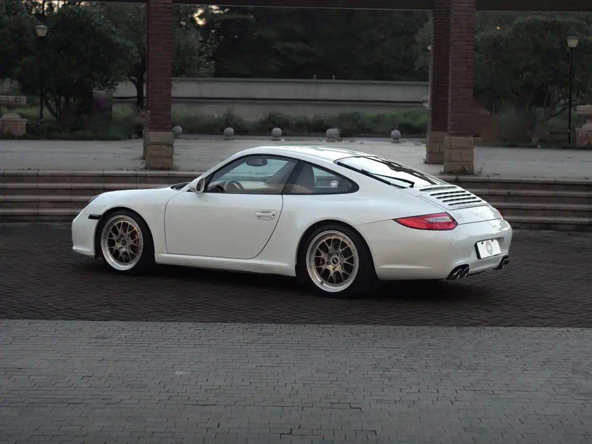 Porsche 911 2010 Carrera 3.6L фото 2