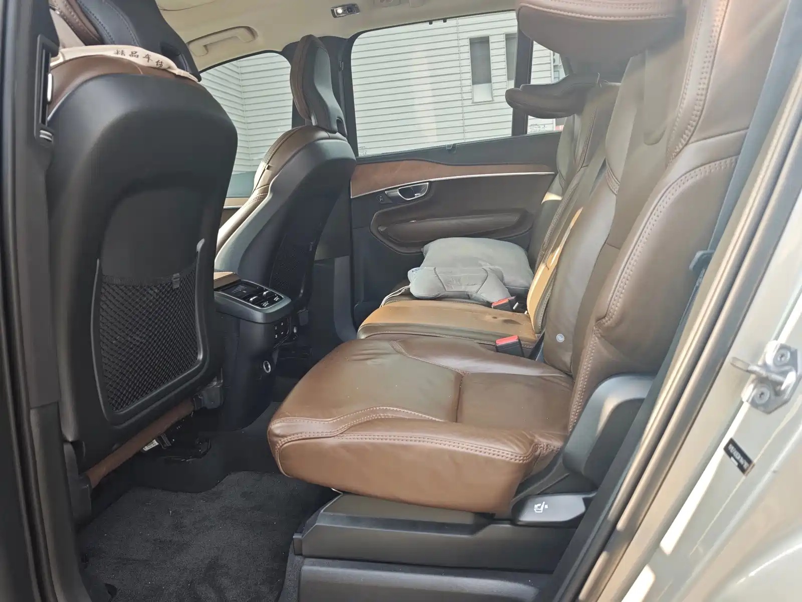 Фото 8 - Volvo XC90