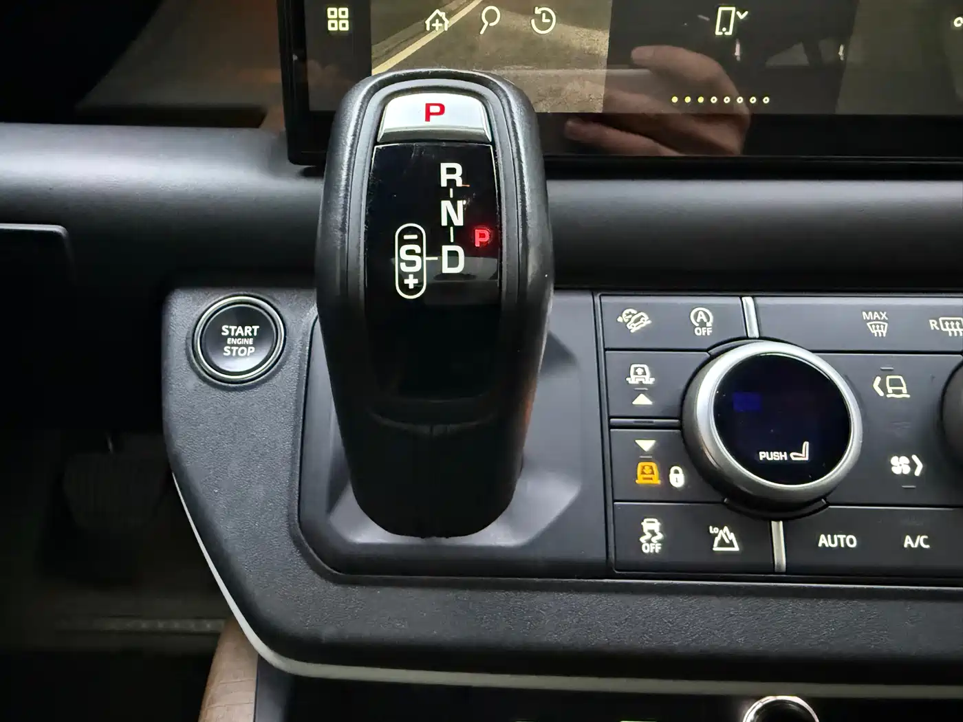 Land Rover Defender 2023 Model 110 3.0T P400 X-DYNAMIC HSE фото 10