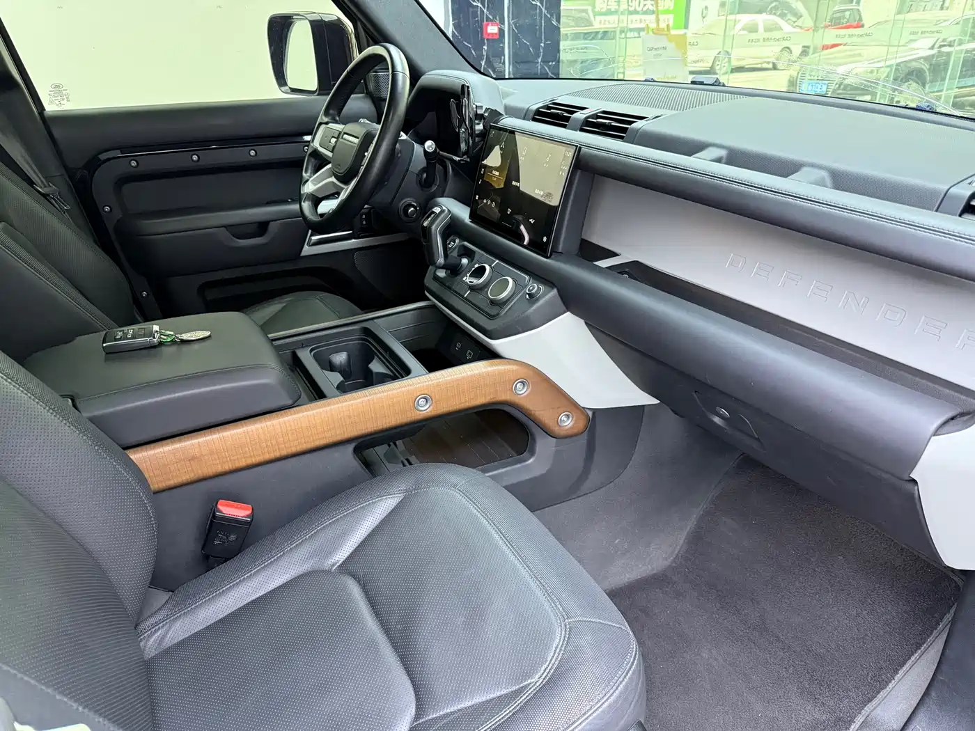 Land Rover Defender 2023 Model 110 3.0T P400 X-DYNAMIC HSE фото 17