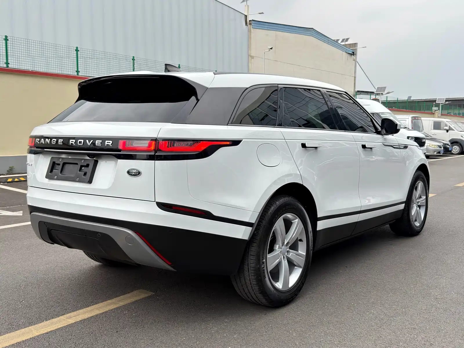 Фото 14 - Land Rover Range Rover Velar
