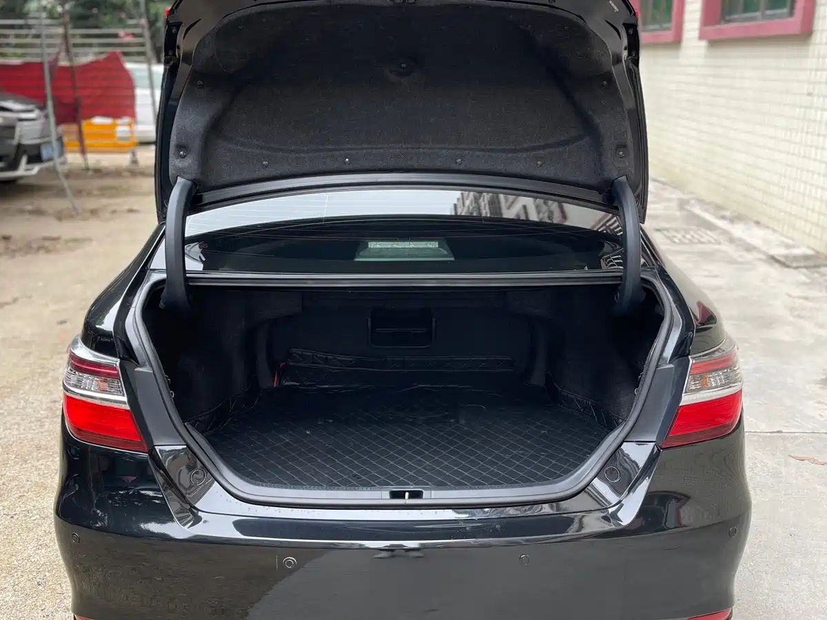 Toyota Camry 2016 2.0G 10th Anniversary Leading Edition фото 15