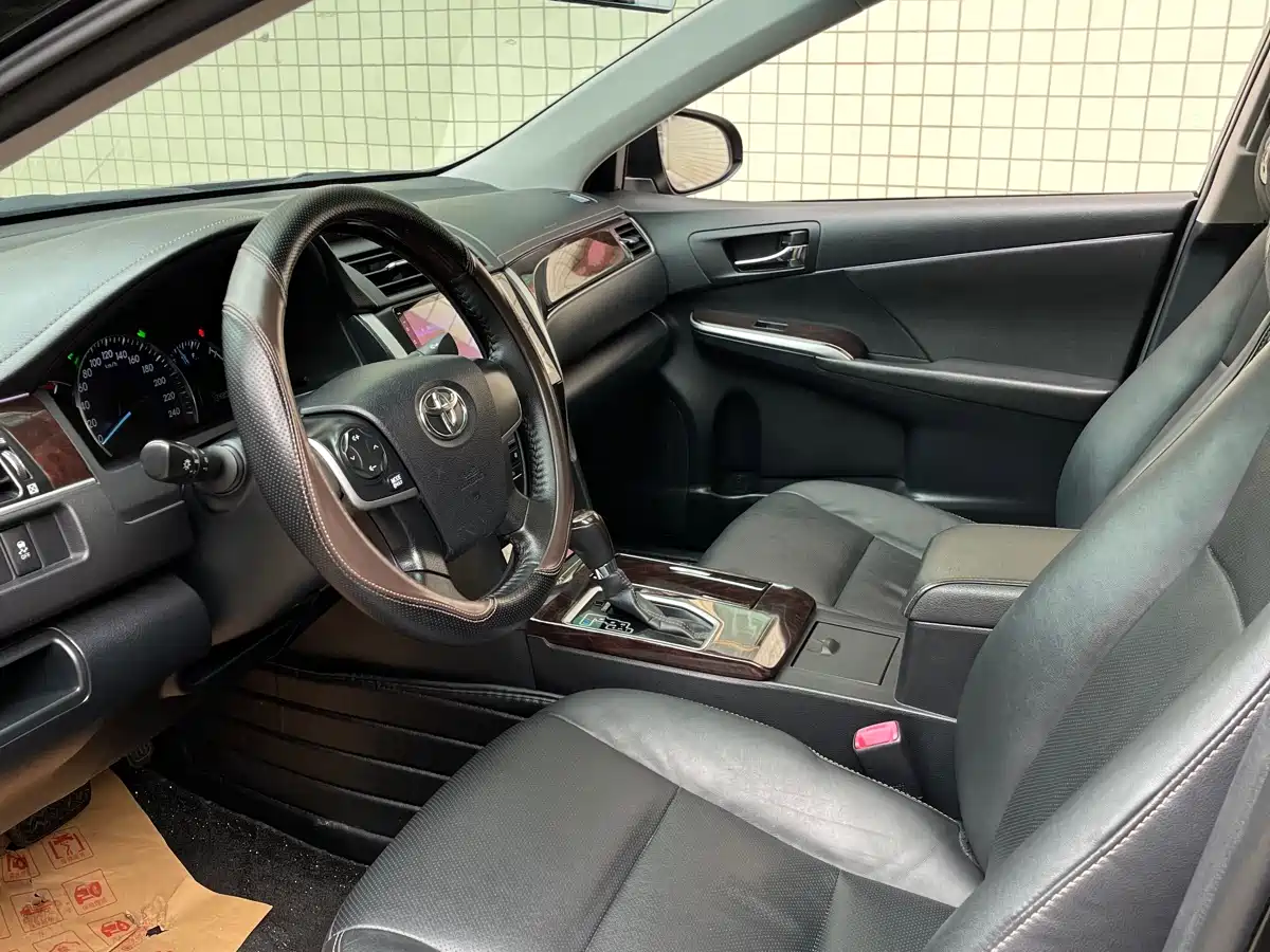 Toyota Camry 2016 2.0G 10th Anniversary Leading Edition фото 7