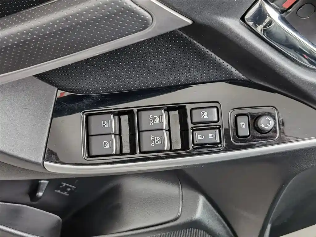 Subaru Forester 2016 2.0i Fashion Navigation Edition фото 9