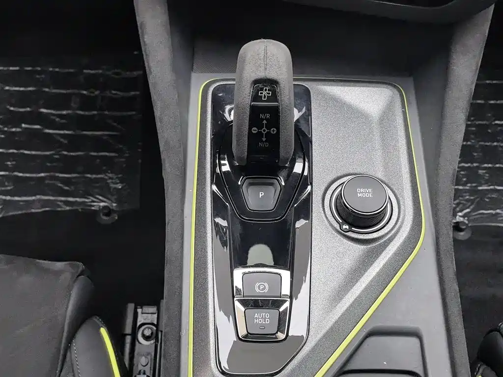 Lynk & Co 03 2021 03+ 2.0TD Auto Wind Rider Edition фото 13