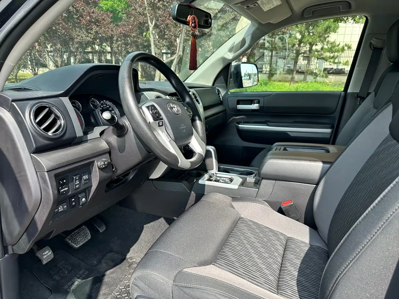 Toyota Tundra 2014 5.7L TRD Pro фото 9