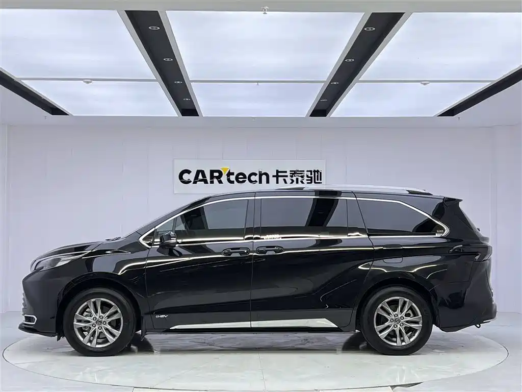 Toyota Sienna 2024 2.5L Hybrid Comfort Edition фото 8