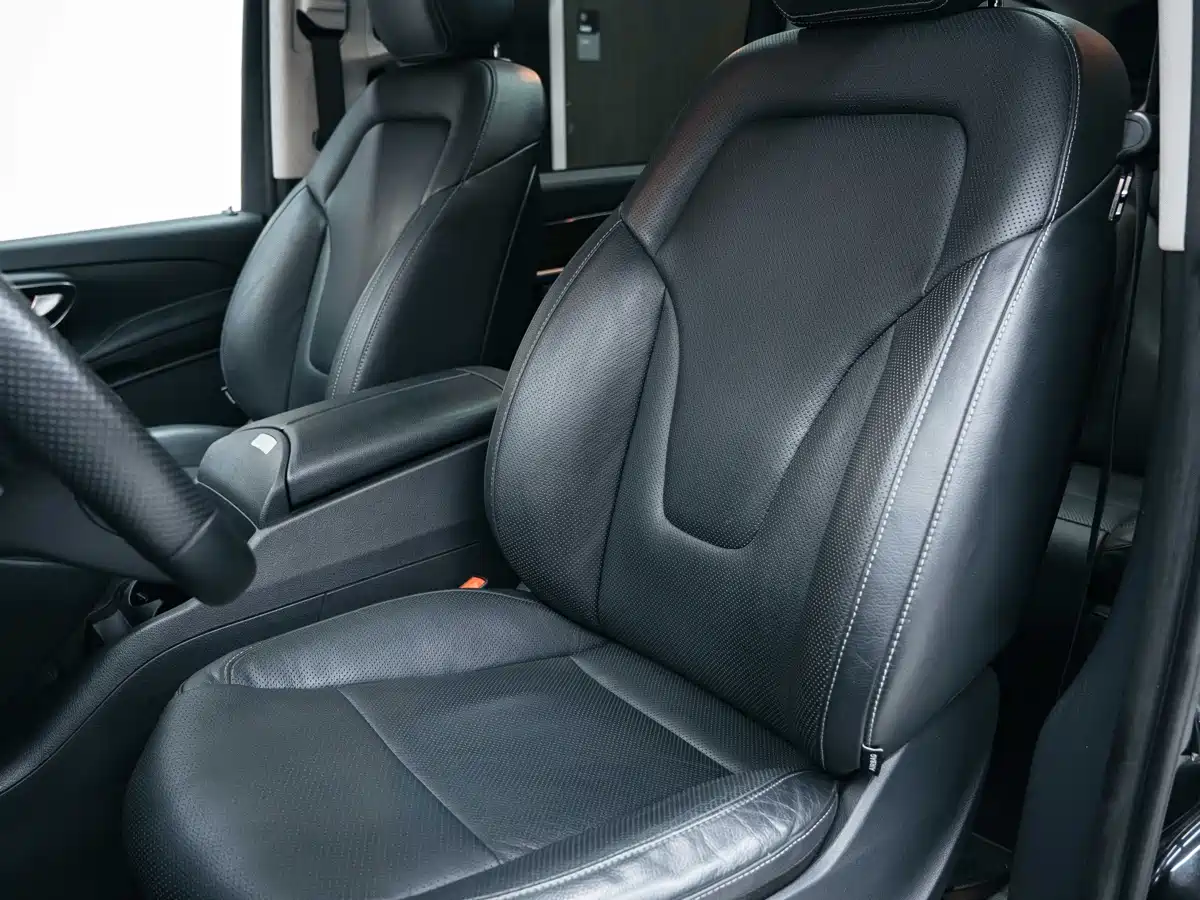 Mercedes-Benz V-Class 2017 Model V 260 L Premium Extended Edition фото 21